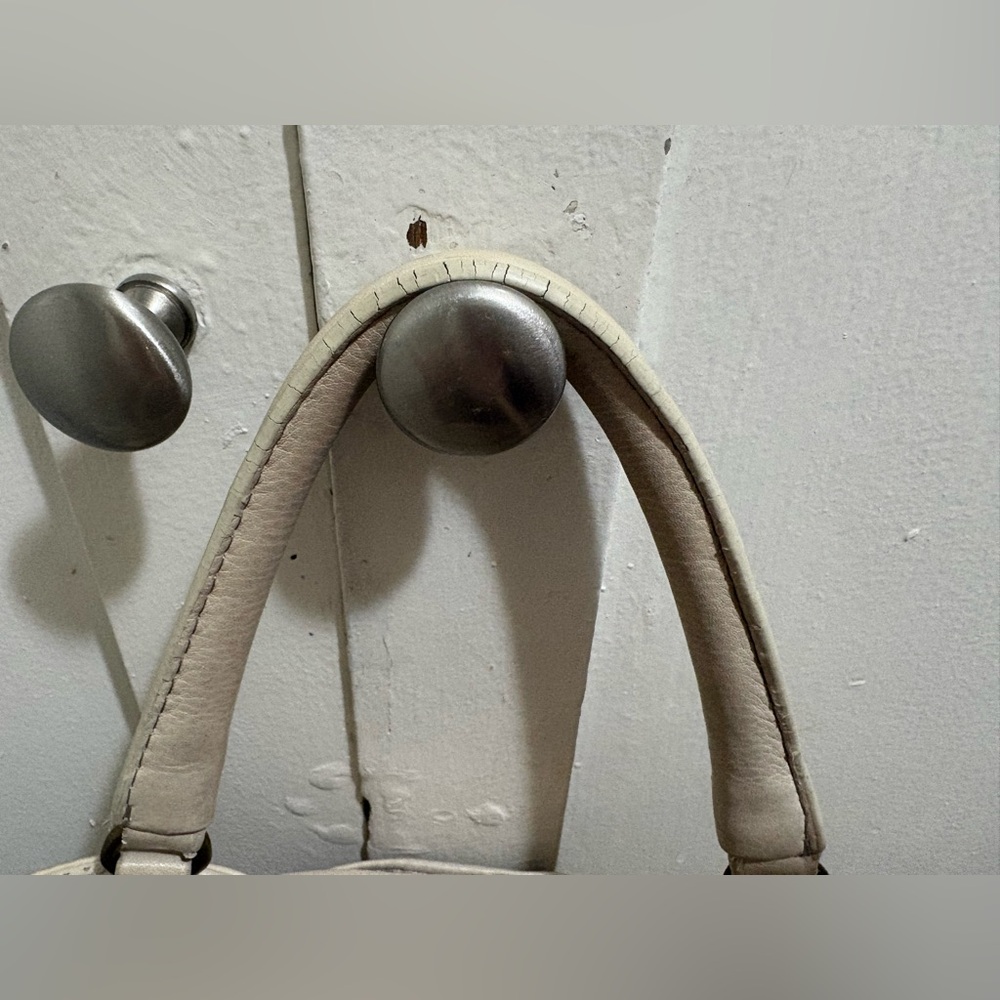 American Leather Co. Cream/Beige Top Handle Bag with Adjustable Crossbody Strap - Picture 6 of 16